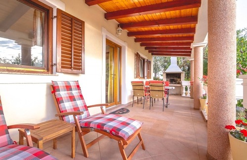 Njivice Apartment | Two bedroom apartment with terrace and sea view Njivice, Krk (A-5362-b)