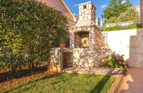 Njivice Apartment | Two bedroom apartment with terrace and sea view Njivice, Krk (A-5362-b)