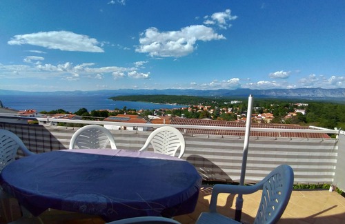 Njivice Apartment | Two bedroom apartment with terrace and sea view Njivice, Krk (A-15904-b)