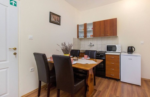 Pirovac Apartment | Two bedroom apartment with balcony Pirovac, Šibenik (A-6280-b)