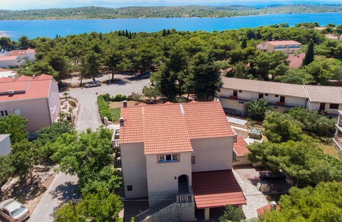 Pirovac Apartment | Two bedroom apartment with balcony Pirovac, Šibenik (A-6280-b)