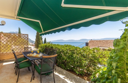 Brist Apartment | Two bedroom apartment with terrace and sea view Brist, Makarska (A-19737-a)