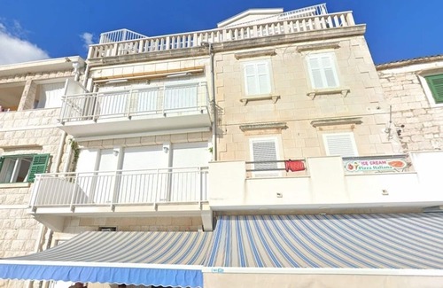 Povlja Apartment | Two bedroom apartment with balcony and sea view Povlja, Brač (A-21810-a)
