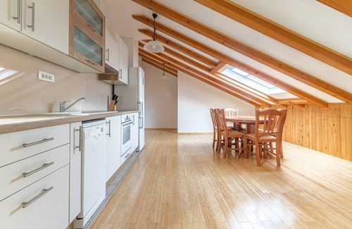 Sutivan Apartment | Two bedroom apartment with air-conditioning Sutivan, Brač (A-15665-b)