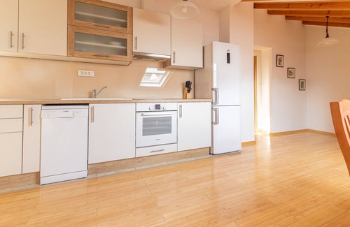 Sutivan Apartment | Two bedroom apartment with air-conditioning Sutivan, Brač (A-15665-b)