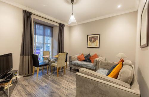 Newington Apartment | Two Bedroom Apartment Within Walking Distance to City Centre