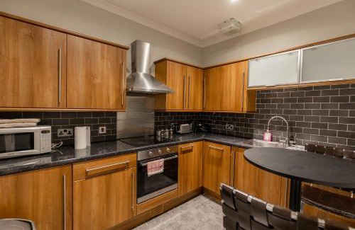 Newington Apartment | Two Bedroom Apartment Within Walking Distance to City Centre