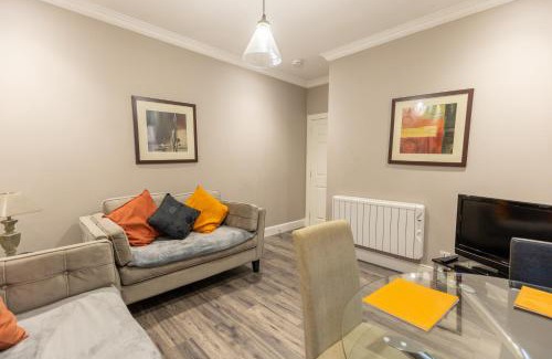 Newington Apartment | Two Bedroom Apartment Within Walking Distance to City Centre