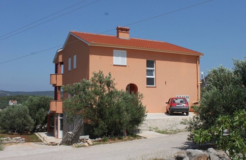 Bozava Apartment | Two bedroom apartment with terrace and sea view Božava, Dugi otok (A-8098-b)