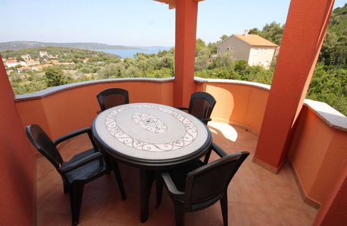 Bozava Apartment | Two bedroom apartment with terrace and sea view Božava, Dugi otok (A-8098-b)