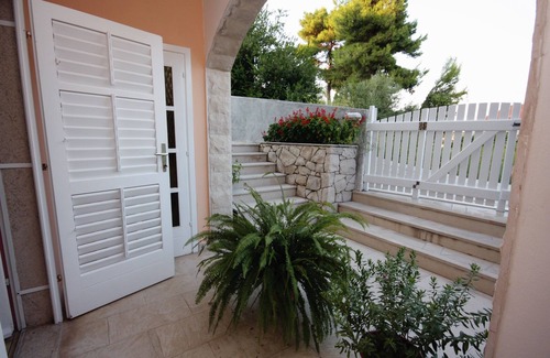 Selca Apartment | Two bedroom apartment with terrace and sea view Puntinak, Brač (A-718-c)