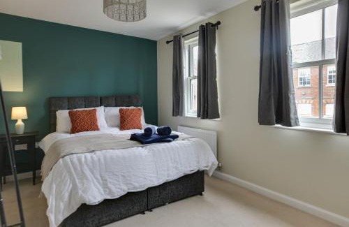 Colchester Apartment | Two Bedroom Coach House - Free Allocated Parking for 2 vehicles - Central Colchester
