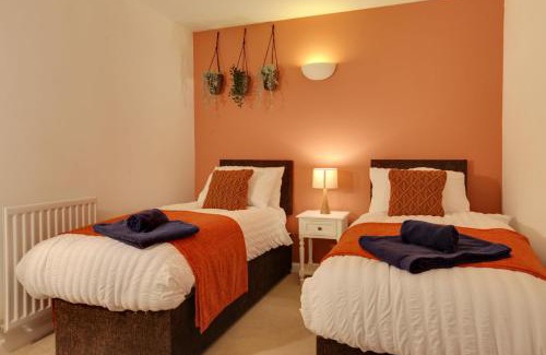 Colchester Apartment | Two Bedroom Coach House - Free Allocated Parking for 2 vehicles - Central Colchester