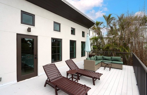 Captiva Condo | Two Bedroom Duplex, Located Only 7 Houses Away from The Gulf of Mexico! Bay Breeze