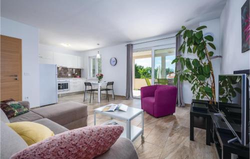 Karojba House | Two-Bedroom Holiday Home In Rakotule