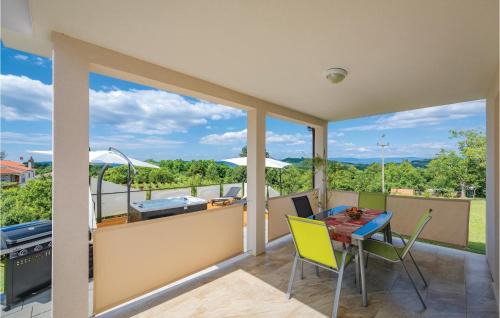 Karojba House | Two-Bedroom Holiday Home In Rakotule