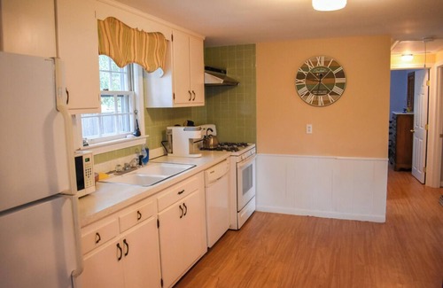 West Dennis House | Two bedroom home sleeping 6 with central air conditioning