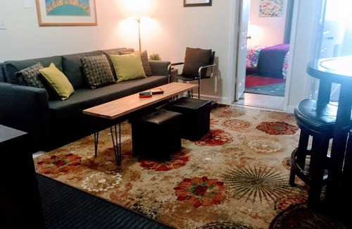 Newark Apartment | Two blocks to train, 20-minute ride to NYC @ Newark Broad St
