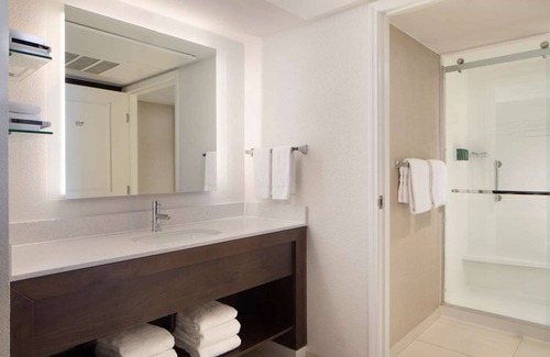 Raisin Hotel | Two Budget Wise Stay Perfect for Getaway, Outdoor Pool Access w/Free Breakfast