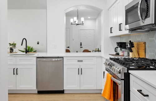 Glendale Sports and Entertainment District Apartment | TWO CozySuites Apartment DowntownChandler