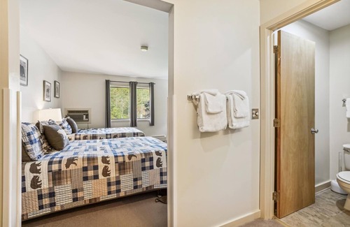 West Bridgewater Hotel | Two Double bed Hotel Room with outdoor heated pool 216