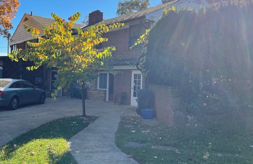 Silver Spring House | Two Double Beds, Bathroom, Shower, Fridge, MW, TV, Wifi - 64.