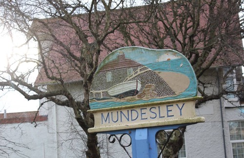 Mundesley Ski Chalet | Two Hoots is a charming & elegant chalet located in Mundesley.
