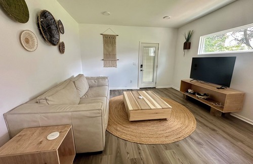 Kansas City House | Two is Better Than One! Double the Space! nLarge Groups Near Entertainment!