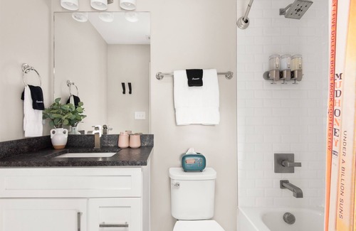 East Hill House | Two King Suites|4 miles to Broadway|Free Parking