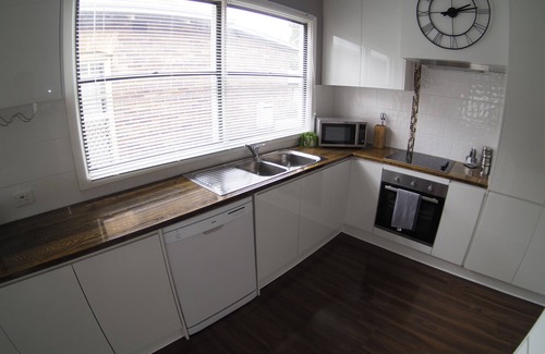 Armidale City Centre House | Two minutes walk from the CBD