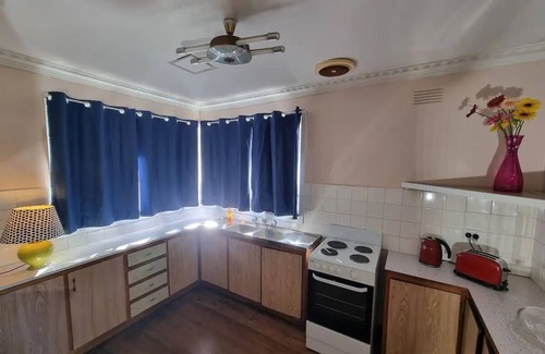 Tullamarine House | Two Pines, house near airport and shopping!