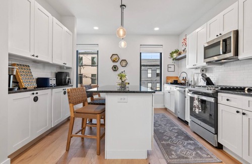 Central Northside Apartment | Two Private Rooms on Arch Street