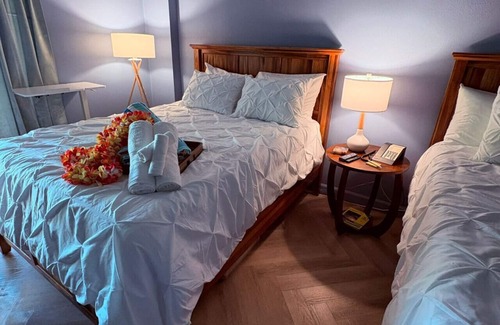 Hanamaulu Hotel | Two Queen Beds w Spectacular Views and Amenities NO RESORT FEES