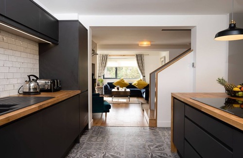 Glenmore Cottage | Two Queens Houses - a house that sleeps 10 guests in 5 bedrooms