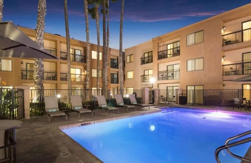 Downtown Village House | TWO Relaxing Units Short Drive to Balboa Pier! Swimming Pool, Pet-friendly!