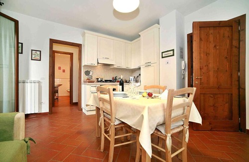 San Donato in Poggio Condo | TWO-ROOM APARTMENT WITH TERRACE AND POOL: The Compagnia del Chianti