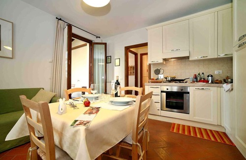 San Donato in Poggio Condo | TWO-ROOM APARTMENT WITH TERRACE AND POOL: The Compagnia del Chianti