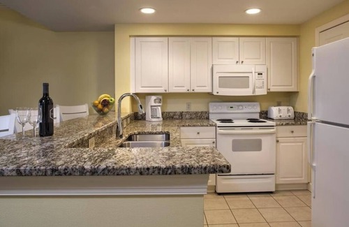 Hilton Head Resort | Two Room: Bright and Airy 3BR Vacation Home with Pool, Tennis Courts and Kitchen