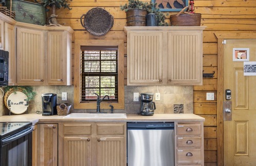 Branson Theater District Cabin | Two Side by Side Cabins in the Heart of Branson,Sleeps 14, Ticket DEALS and Golf Discounts