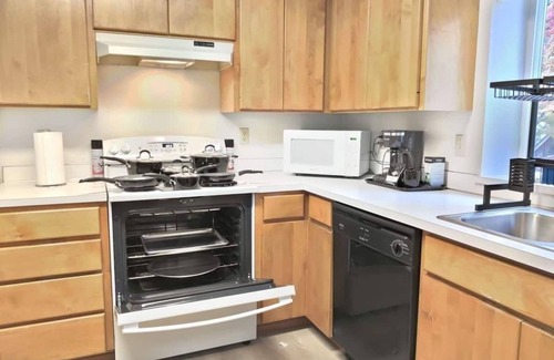 Corvallis House | TWO side-by-side dwellings for your giant group