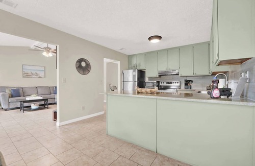 Lynn Haven House | Two Spaces in One Main House and Guest House 25 Min to PCB