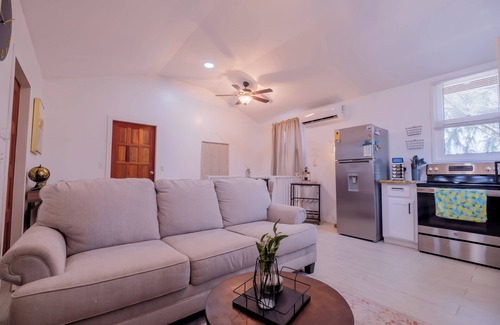 Caye Caulker Apartment | Two story house with king size bed in beautiful Caye Caulker