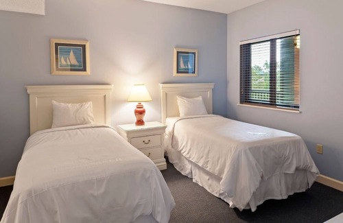 Hilton Head Resort | Two Stylish 2BR Vacation Home w/Modern Kitchen, Pool and Outdoor Dining