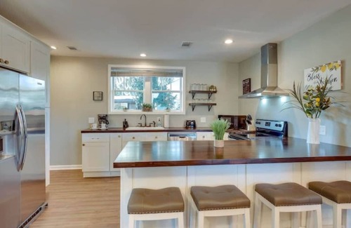 Thunderbolt House | Two Units w/ Pool & Gazebo-Swanky Savannah Style