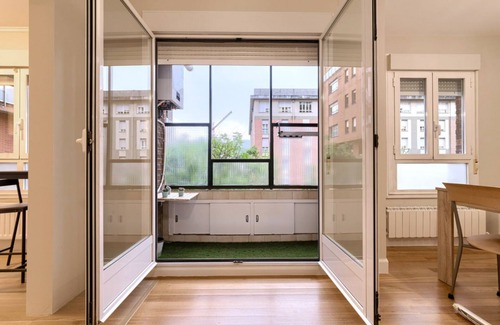 Bilbao Apartment | Txurdinaga renovated apartment with garage and wifi