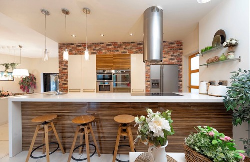 Gelligaer Cottage | TY BRYN CALON, pet friendly, with pool in Ystrad Mynach