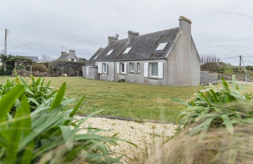 Ploudalmezeau Ski Chalet | TY CARN - Beautiful Breton house 100m from the sea