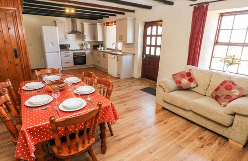 Newport Cottage | TY FFERM, pet friendly, with a garden in Newport, Pembrokeshire