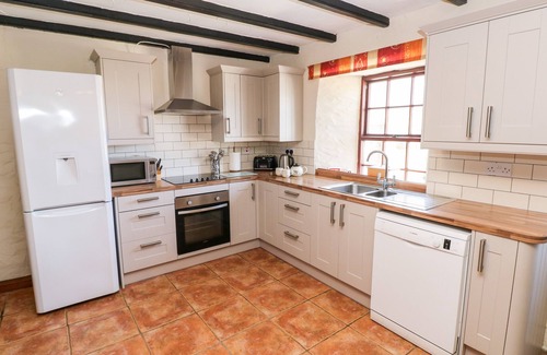 Newport Cottage | TY FFERM, pet friendly, with a garden in Newport, Pembrokeshire