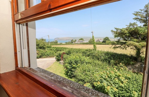 Newport Cottage | TY FFERM, pet friendly, with a garden in Newport, Pembrokeshire